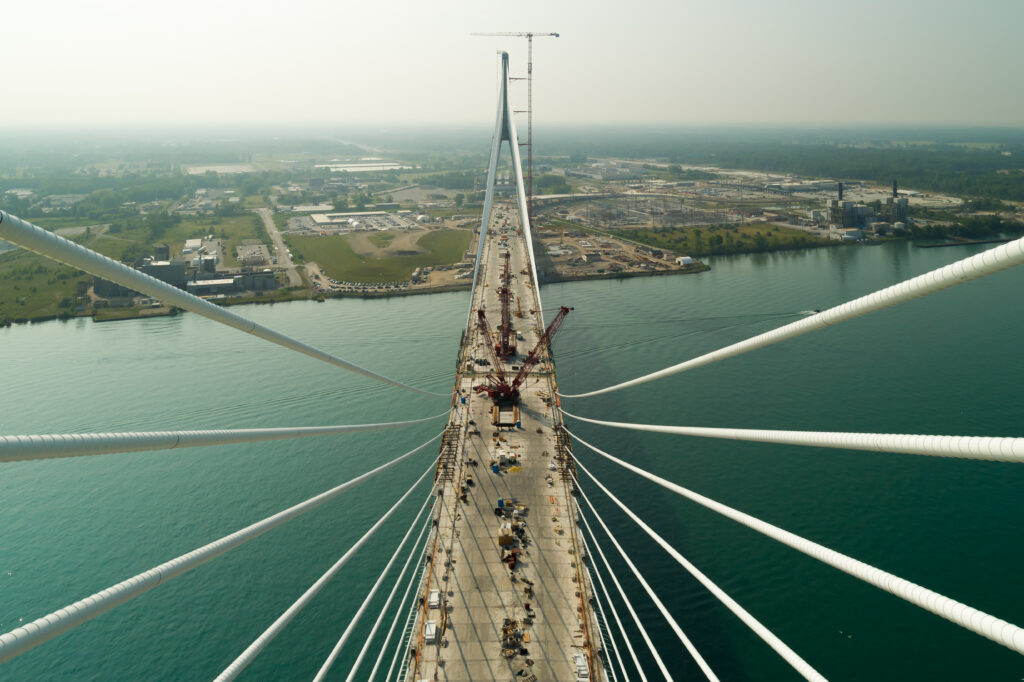 vue aérienne du pont international
