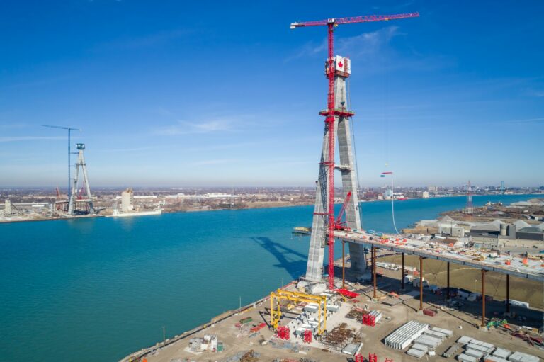 Début de l'intallation des haubans sur le pont