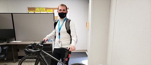 Les employés de l’APWD célèbrent le mois du vélo