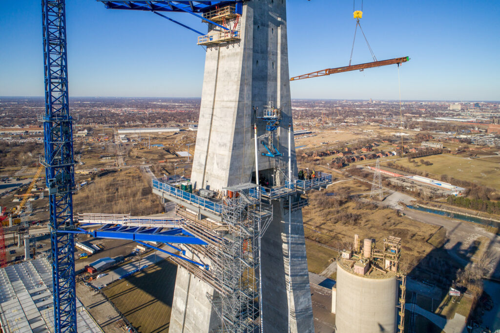 Début de l'intallation des câbles de support au site américain du pont - 14 janvier 2023