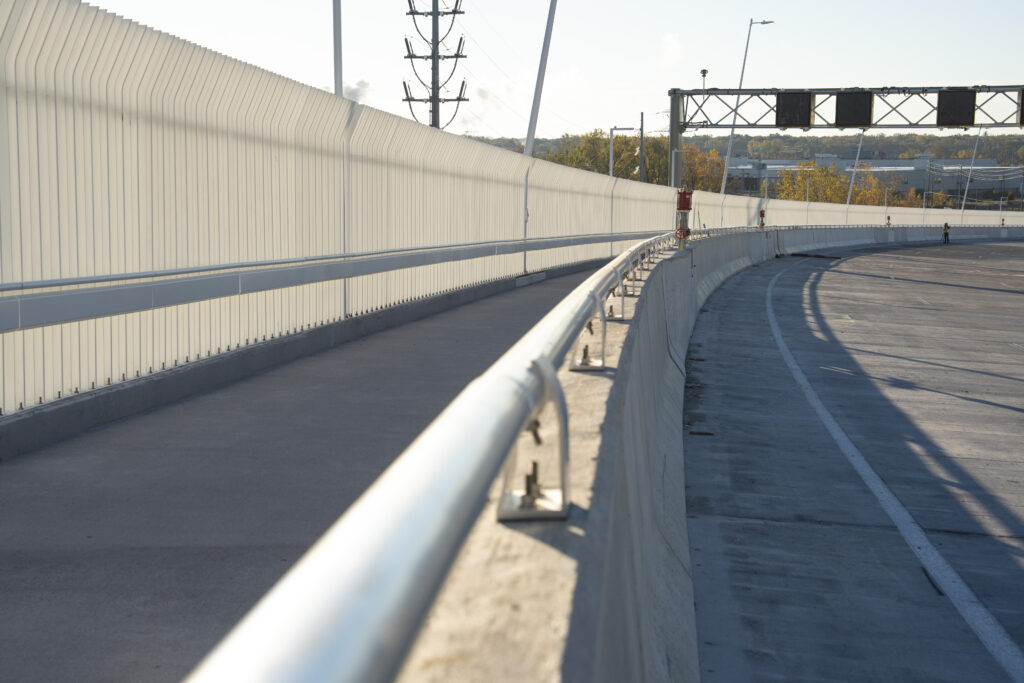 Les clôtures de sécurité sur le Pont international Gordie-Howe
